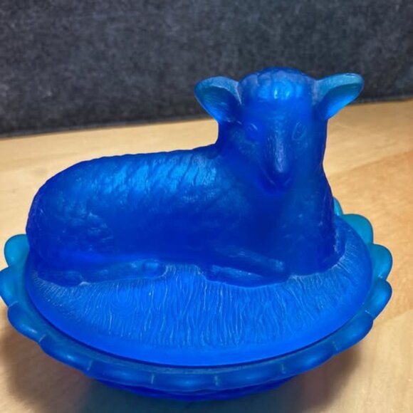 RARE Cobalt Blue Lamb on Nest - Picture 1 of 9